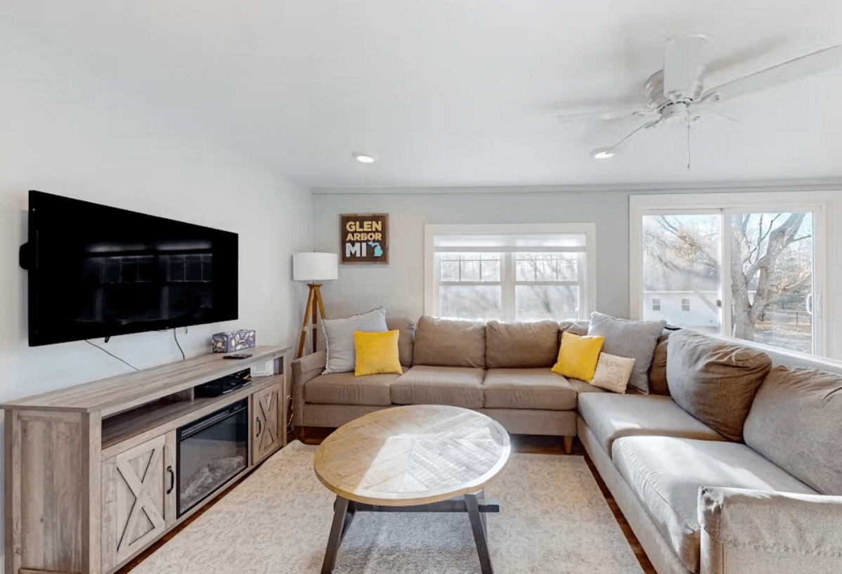 The Northern Nook driveway and approach